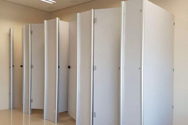 Divisórias sanitárias para escolas